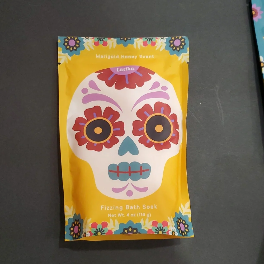 Latika Día‎ de (los) Muertos 2pack bath bomb and fizzing bath soak new FREE